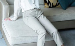 欧美巨乳亚洲第一社区